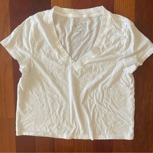 Universal Thread White V-Neck Crop T-Shirt, Size Medium